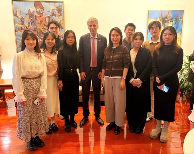 杏吧论坛
希伯来语专业师生参加以色列驻华使馆光明节庆祝活动